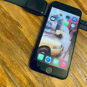 iPhone 7 working excelente my daughter was using this phone with straight talk